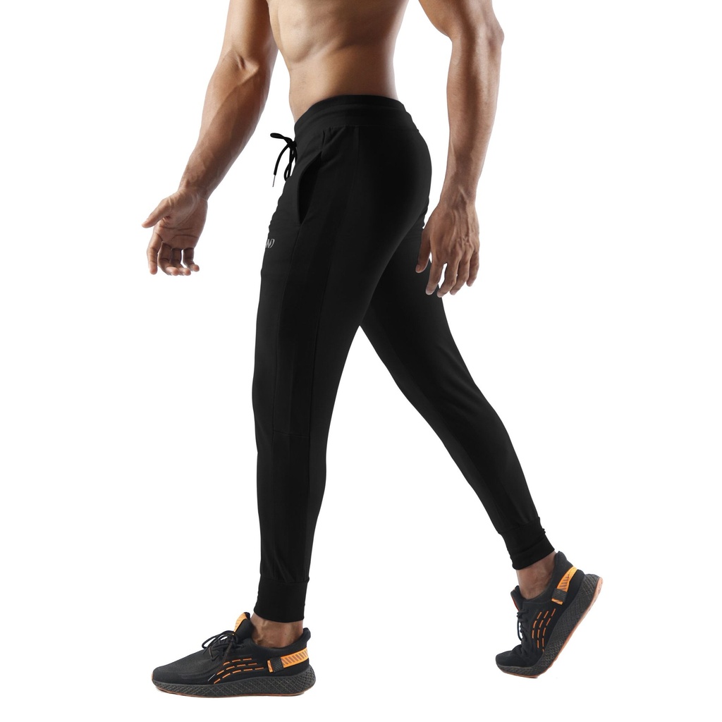 ESSENTIAL JOGGER BLACK 2